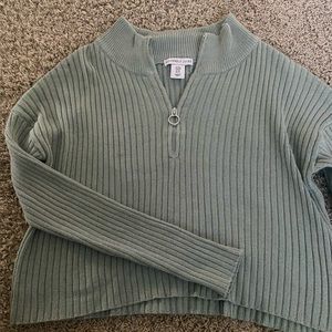 size medium cropped and ribbed sweater